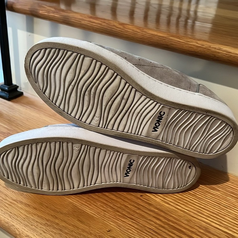 Euc Vionic Splended Keke Suede Sneakers View 5